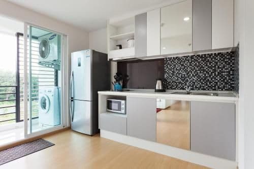 Apartment with Mountain View