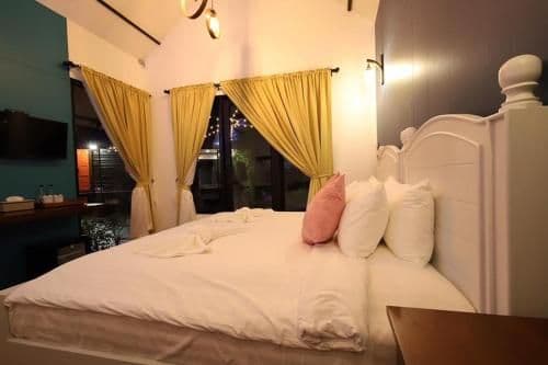 Double or Twin Room with Mountain View