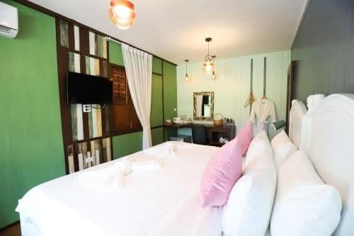 Deluxe Double or Twin Room with Mountain View
