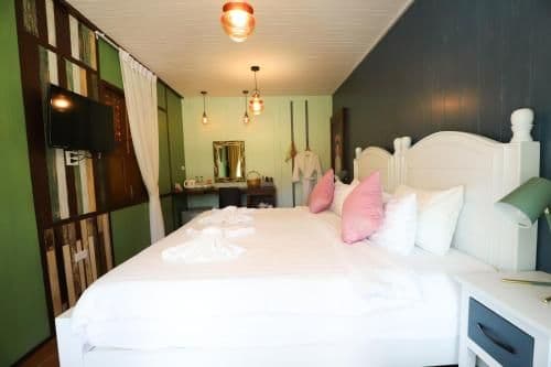 Deluxe Double or Twin Room with Mountain View