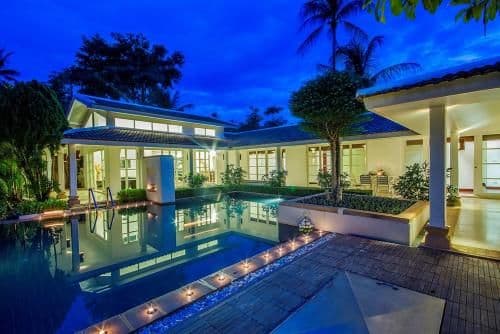 Villa with Garden View