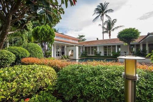 Villa with Garden View