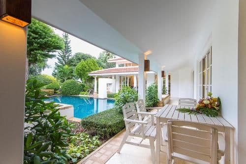 Villa with Garden View