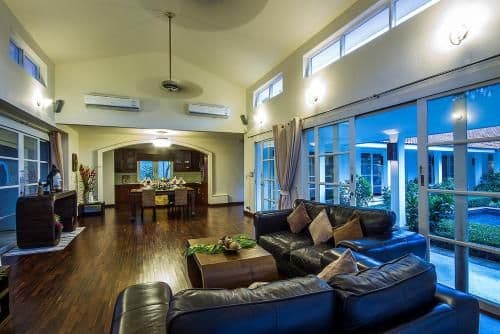 Villa with Garden View