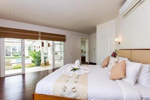 Villa with Garden View