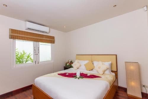 Villa with Garden View