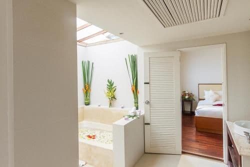 Villa with Garden View