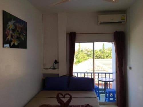 Apartment With Shared Bathroom