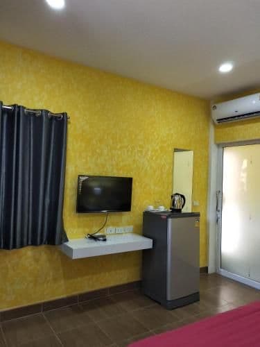Queen Room with Pool View