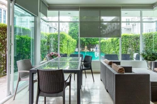 Apartment with Pool View