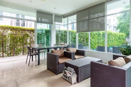 Apartment with Pool View