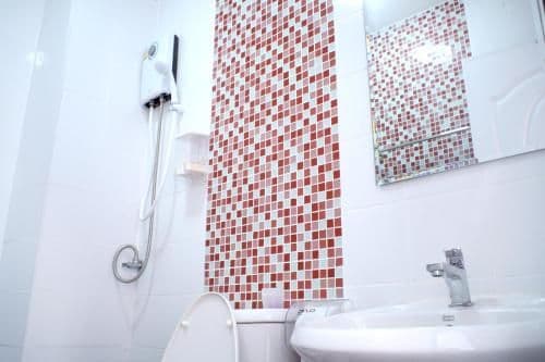 Standard Queen Room With Private bathroom