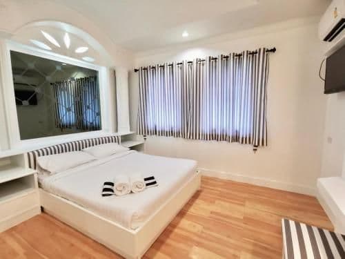 Standard Queen Room