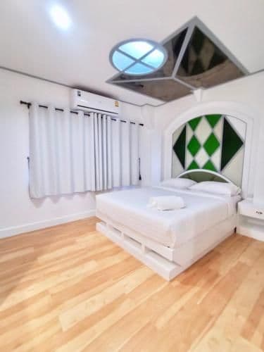 Standard Queen Room