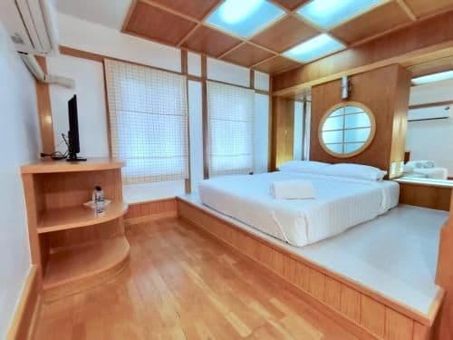 Standard Queen Room