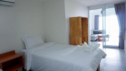 Deluxe Double Room with Side Sea View