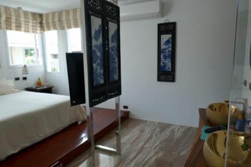 Deluxe Queen Studio