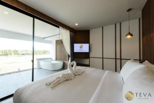 Suite with Mountain View