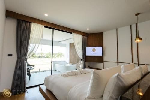 Suite with Mountain View
