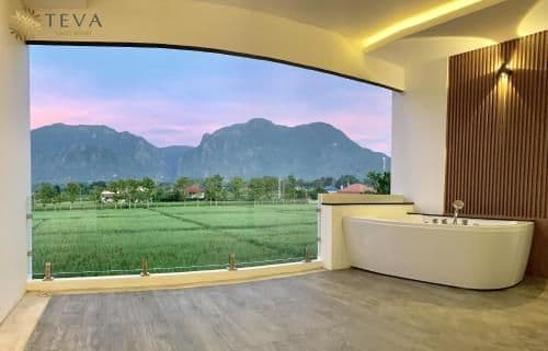 Suite with Mountain View