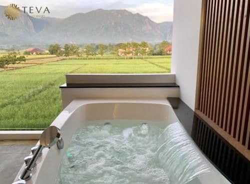 Suite with Mountain View
