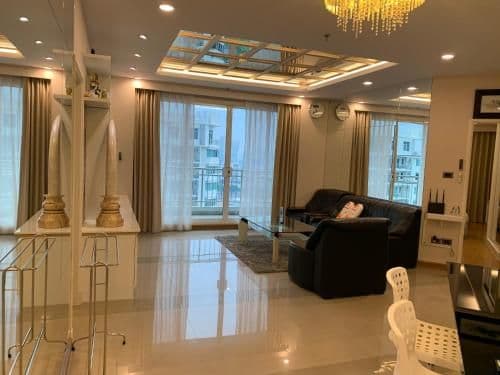 Spacious 2BR-Condo for 4 Guests in Huai Khwang