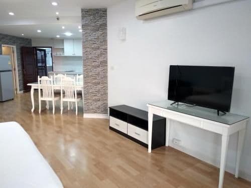 King Studio with Sofa Bed
