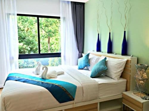 Deluxe One-Bedroom Apartment