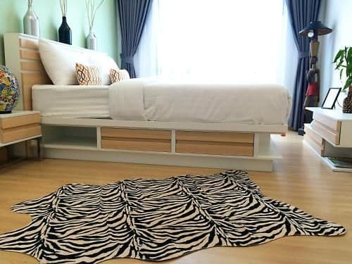 Deluxe One-Bedroom Apartment