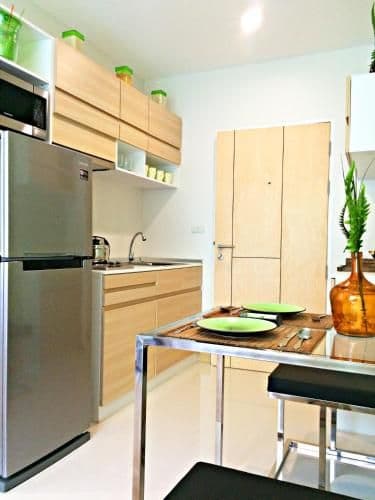 Deluxe One-Bedroom Apartment