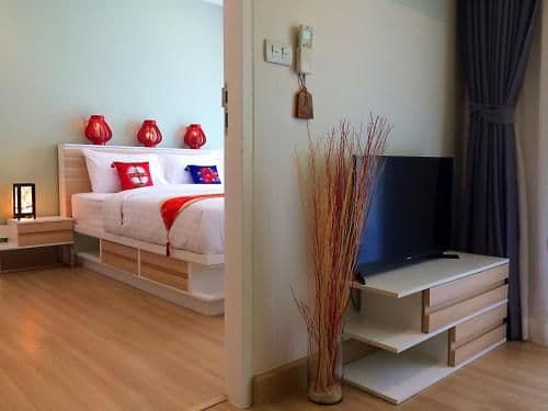Deluxe One-Bedroom Apartment