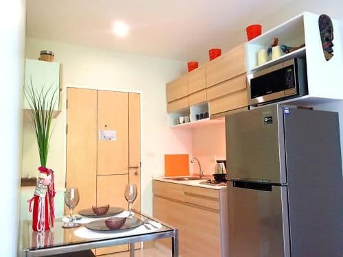 Deluxe One-Bedroom Apartment