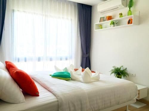 Deluxe One-Bedroom Apartment