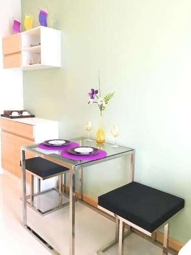 Deluxe One-Bedroom Apartment