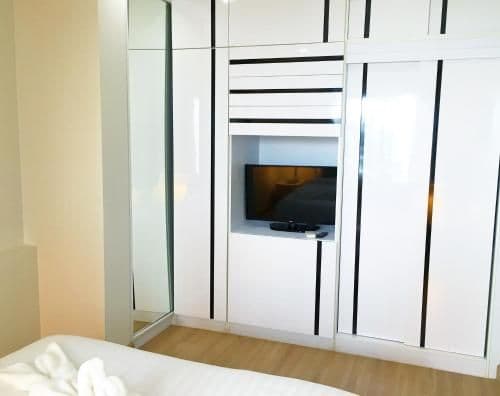 Deluxe Two-Bedroom Apartment