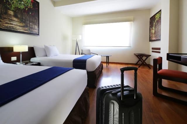 Room SUPERIOR TWO DOUBLE BEDS