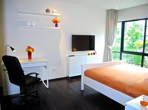 Apartment with Garden View