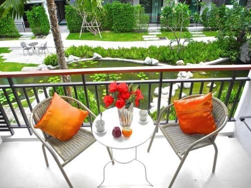 Apartment with Garden View