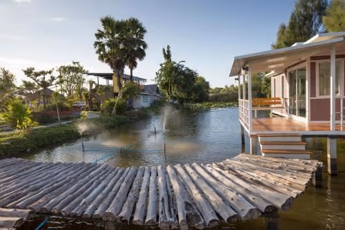 Bungalow - Water Front