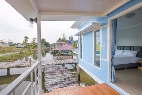 Bungalow - Water Front