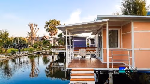 Bungalow - Water Front