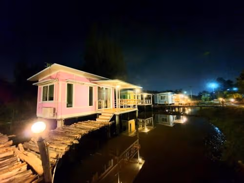 Bungalow - Water Front