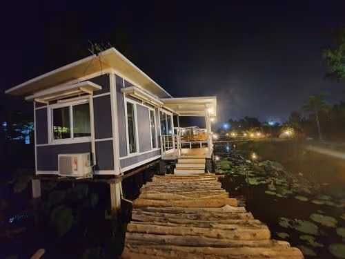 Bungalow - Water Front