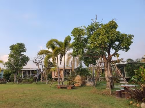 Bungalow with Garden View