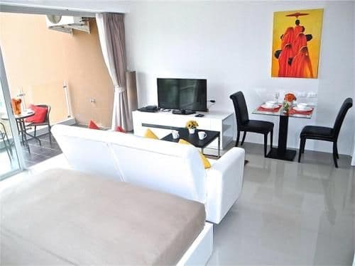 Studio Apartment