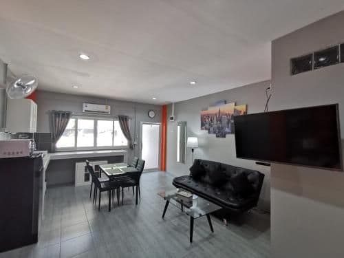 Deluxe Family Studio Ground Floor with Street View