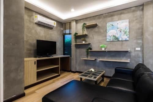 Family Room with Garden View