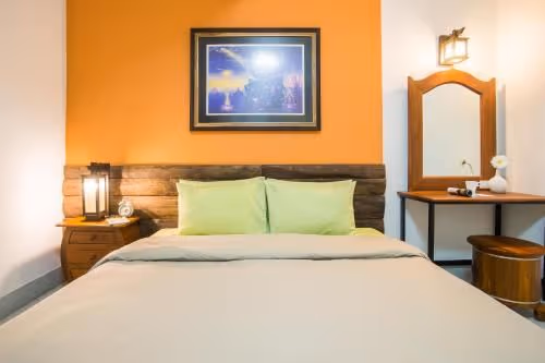 Double Room - No Window