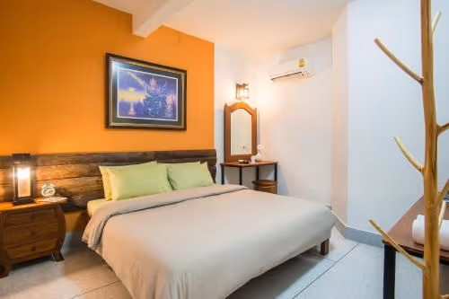 Double Room - No Window