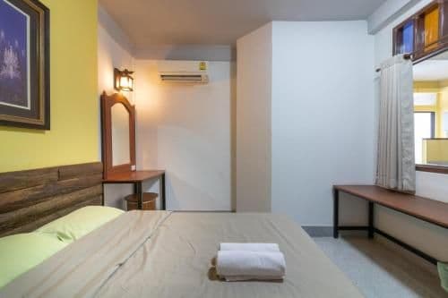 Double Room - No Window